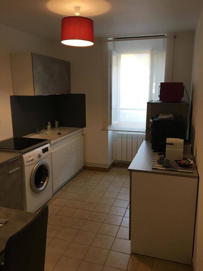 Appartement entier, One-Bedroom Apartment in Saint-Pierre-le-Moûtier, Nièvre