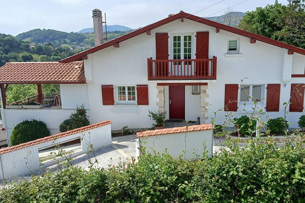 House Iguskian to Hasparren in Basque Country in Hasparren, Bayonne region