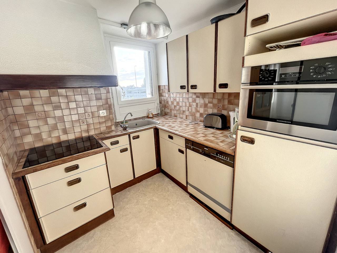 Appartement entier, Duplex Atypique avec Terrasse à 400m de la Plage et du Centre in Granville, Côte de la Déroute