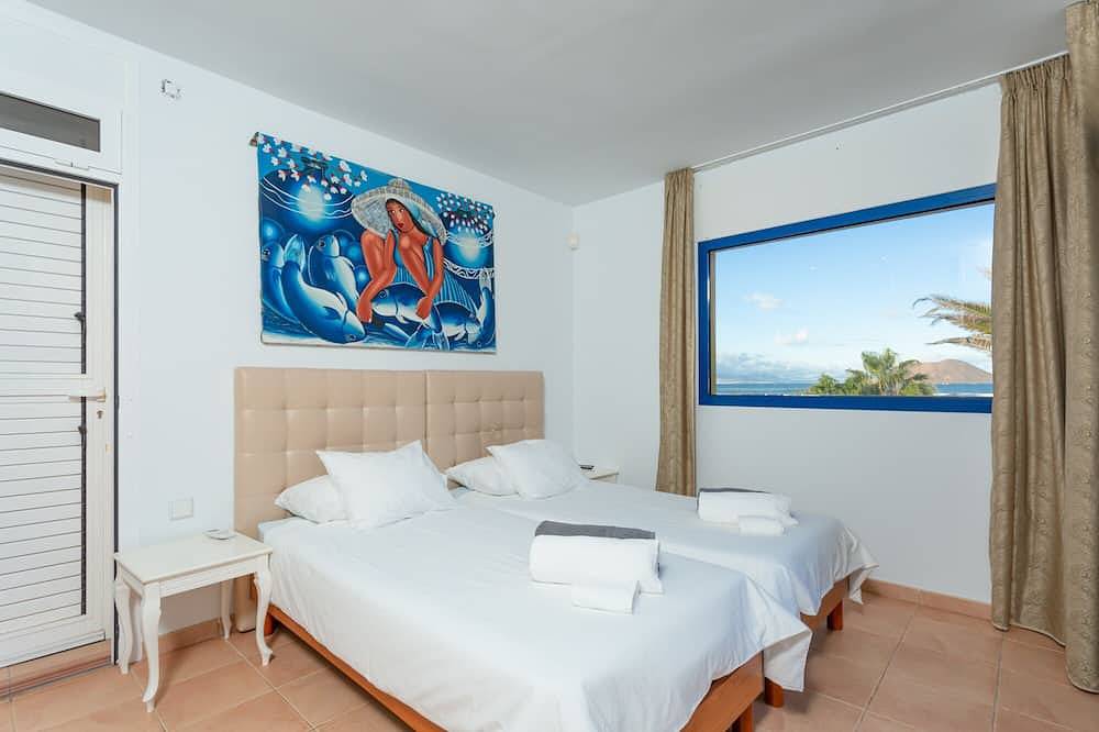 Villa Mariposa Incredible Views Next To The Sea. in Corralejo, La Oliva