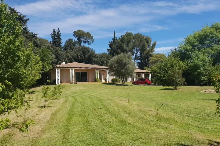 Villa for 10 people, with pool and garden - 1