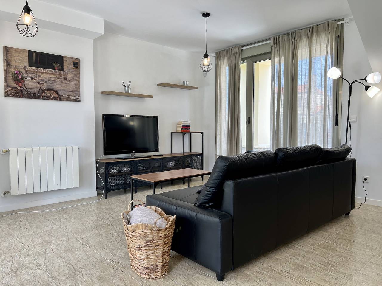 Entire vacation apartment, Cozy home in Hazas de Cesto in Hazas de Cesto, Cantabrian Coast
