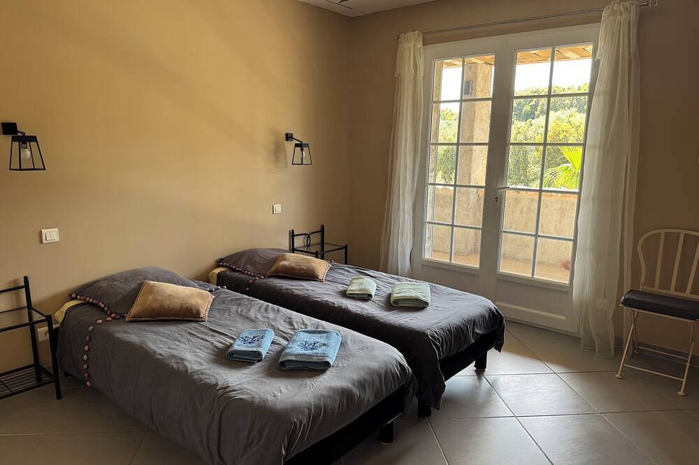 Villa Cavallo, 4 chambres avec piscine  privée...... in Bonifacio, Arrondissement de Sartène