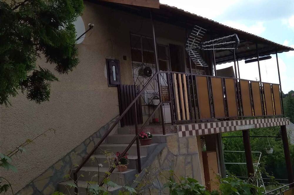 Ganze Wohnung, Ferienhaus in der Nähe der Therme mit Wlan und Klimaanlage in Igal, Kaposvári járás
