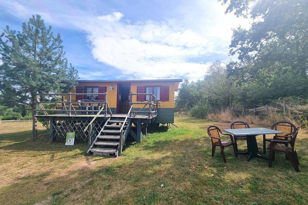 Roulotte pittoresque 4 pers avec animaux admis, draps et ménage inclus in Ambierle, Région de Roanne