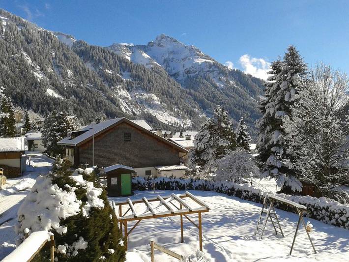 Ferienwohnung für 4 Personen, mit Terrasse und Garten sowie Ausblick in Nesselwängle