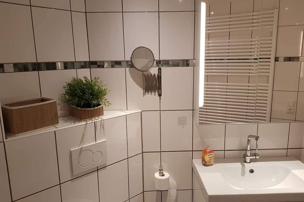 Ganze Wohnung, Sehr zentrale Ferienwohnung/150m zum gr. Plöner See/ Fewo 2/Boxspringb. 2x2,20m in Plön, Plön (Stadt)