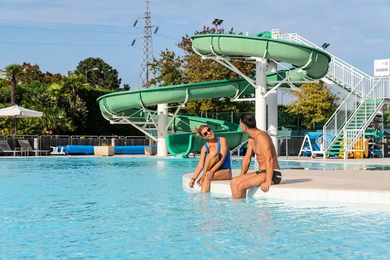 Mobil-home confortable avec piscine, terrasse et parking - 2,5 km de la plage in Lido di Jesolo, Province de Venise
