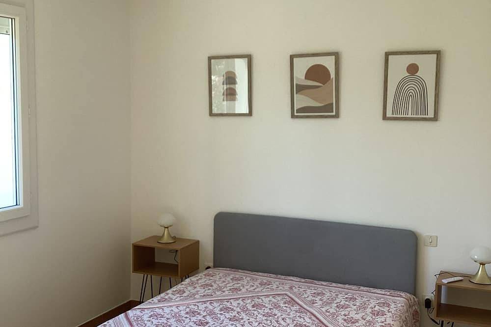 Detached villa, 4 bedrooms 2 bathrooms, garden.in very quiet area in Bessan, Côte d'Améthyste