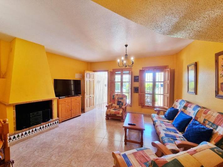 Location de vacances pour 7 personnes, avec jardin ainsi que vue et piscine à Calabardina - 2