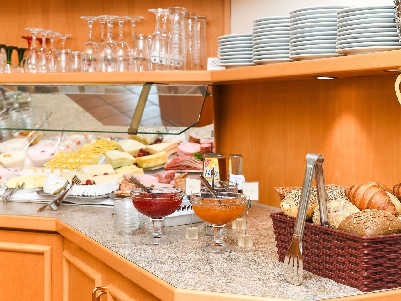 Doppelzimmer in der Hotel-Pension Störtebeker - Doppelzimmer Nichtraucher Kategorie I in Bensersiel, Esens