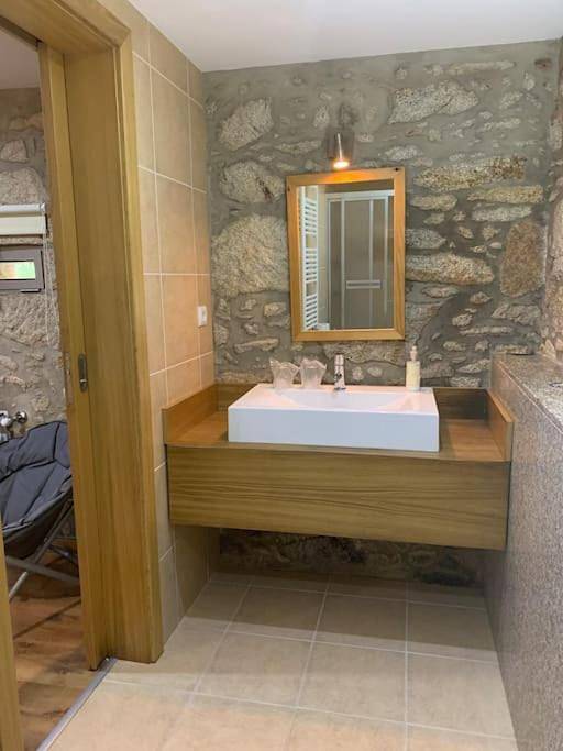 Gîte pour 4 personnes, avec piscine ainsi que jardin et vue, animaux acceptés à Oliveira de Frades - 2