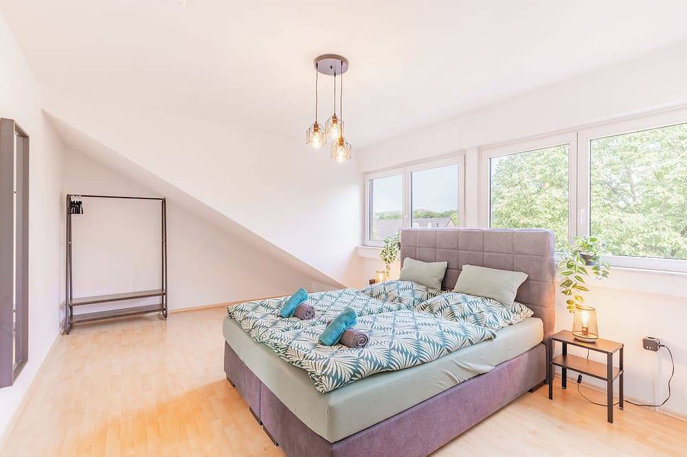 Ganze Wohnung, Fewo Gladbeck Große 2 Zimmerwohnung mit Balkon nahe Moviepark & Arena Aufschalke in Gladbeck, Kreis Recklinghausen