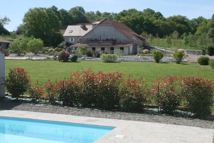 Chambre d’hôte pour 2 personnes, avec Terrasse ainsi que Jardin et Piscine