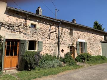 Gîte pour 2 personnes, avec terrasse à Milhac-de-Nontron