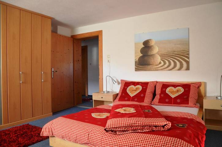 Ferienwohnung für 6 Personen, mit Balkon und Terrasse sowie Garten und Ausblick in Reutte