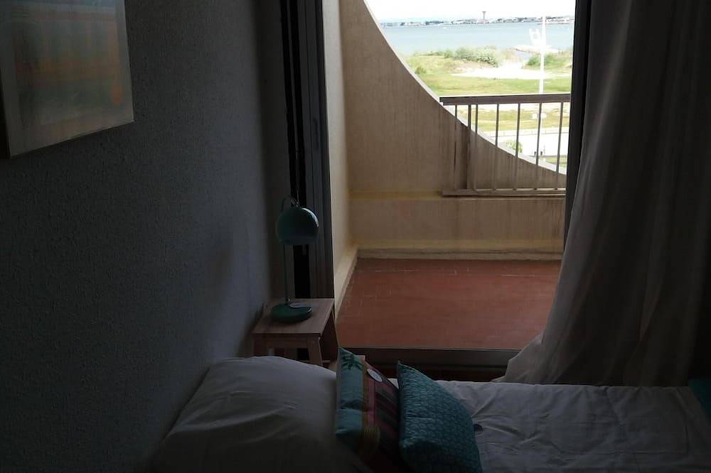 Entire apartment, Spacious T3 with large terrace Sea View in Port Camargue, Le Grau-du-Roi
