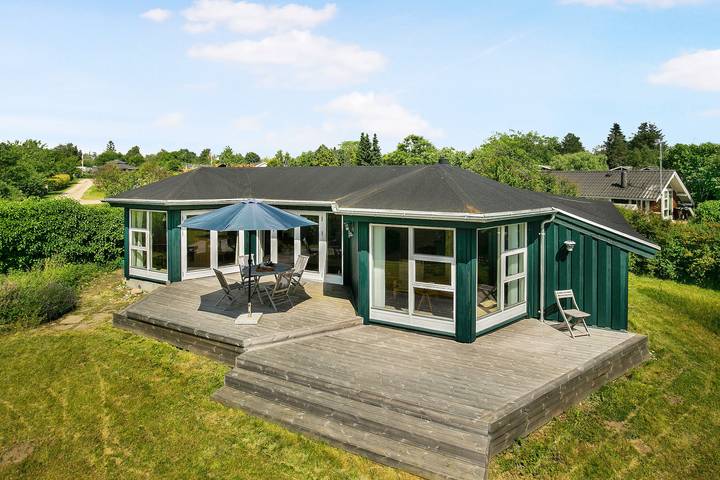 Ferieudlejning for 2 personer, med Terrasse og Have i Kirke Hyllinge