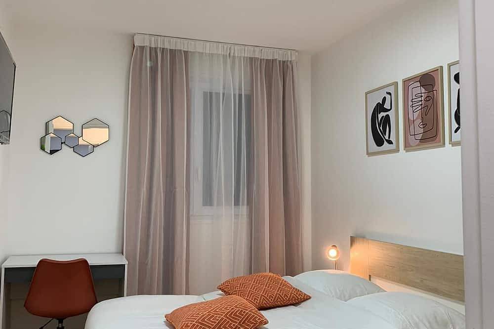 Entire apartment, Appartement Face au Tram T1 Metro Pablo Picasso Résidence Calme et Sécurisée in Bobigny, Seine-Saint-Denis
