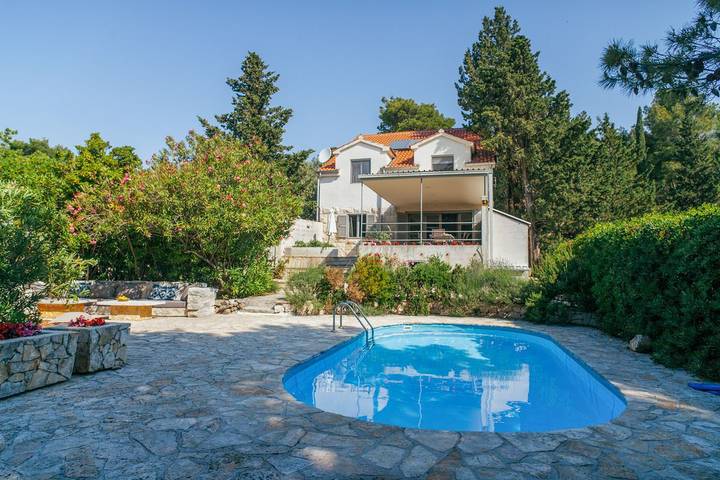 Villa pour 8 personnes, avec jardin à Bol