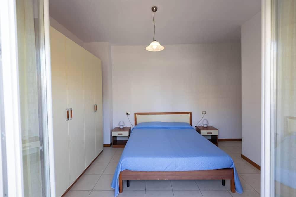 Entire apartment, Felici al Mare - 150 m from the beach with possibility of private parking space in San Benedetto del Tronto, Riviera delle Palme