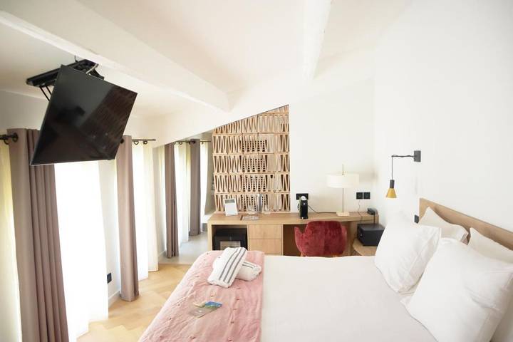 Hôtel pour 2 personnes, avec piscine et jardin, animaux acceptés à Malataverne - 2