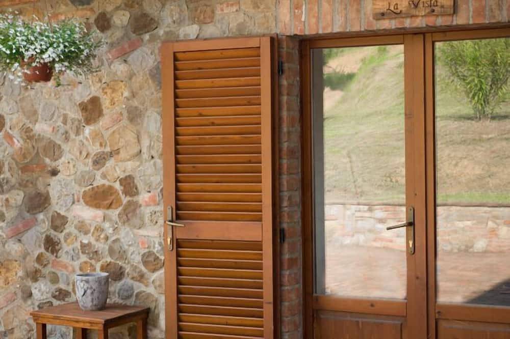 Entire apartment, Idyllic Tuscan-Umbrian apartments within a villa with pool in Città della Pieve, Perugia Province