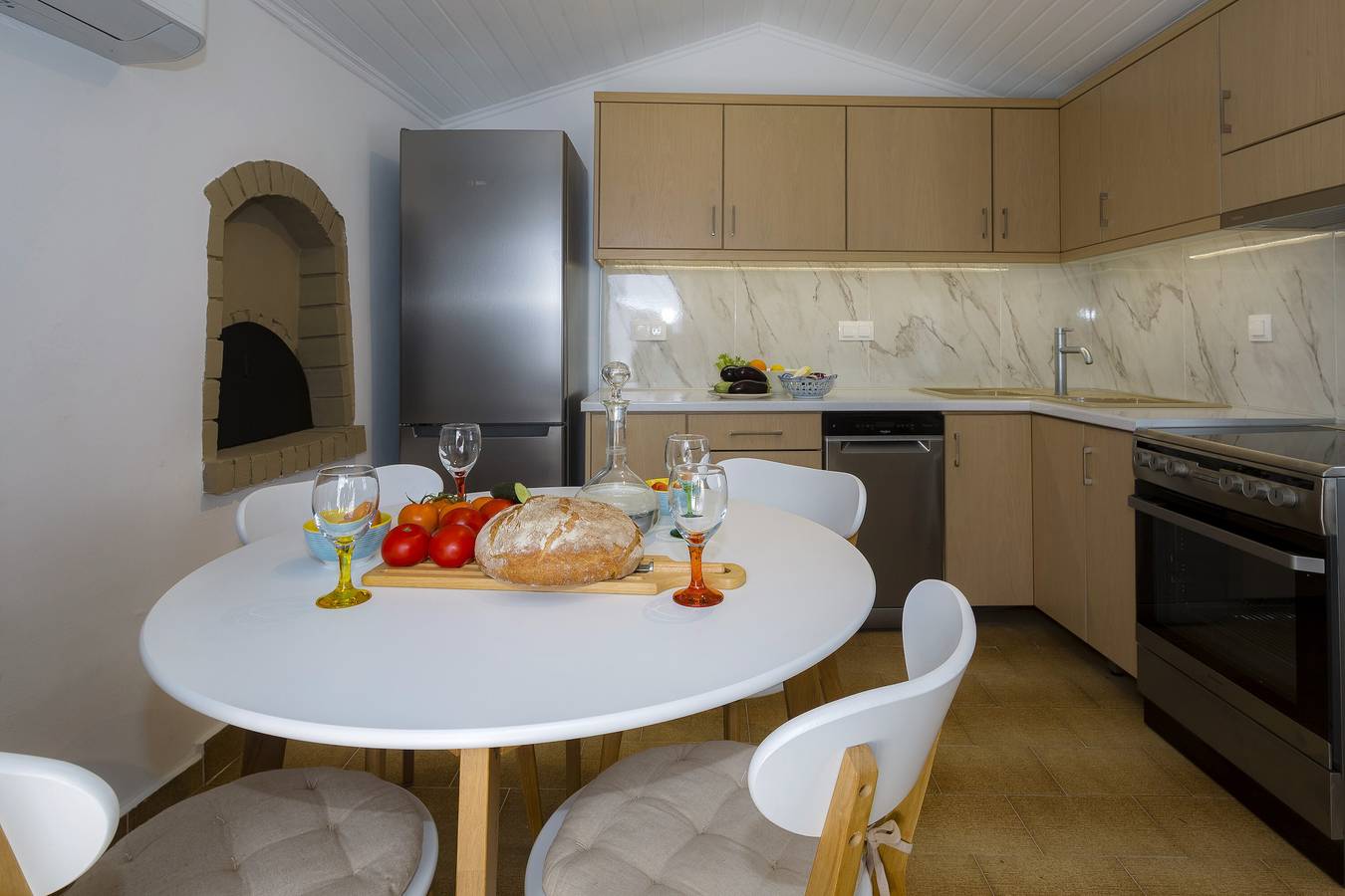 Vakantiehuis "Gala Estate Traditional Mansion" met uitzicht op de bergen, tuin & Wi-Fi in Corfu