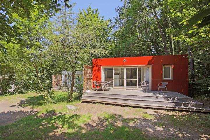 Camping pour 4 personnes, avec Terrasse et Jacuzzi ainsi que Bassin pour enfant et Piscine
