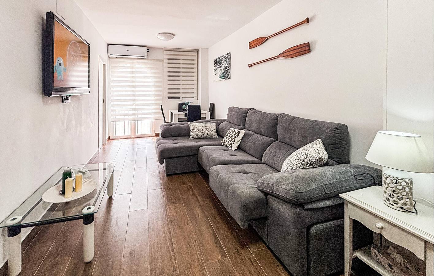 Entire holiday apartment, Sea View Apartment near Playa Punta Prima with Modern Amenities in Mar Azul Torrevieja, Torrevieja