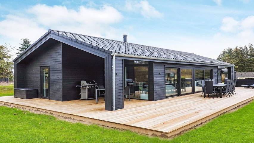 Ferienhaus für 10 Personen, mit Whirlpool und Terrasse sowie Garten in lønstrup