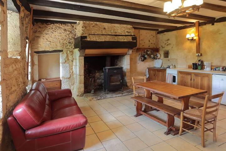 Gîte pour 4 personnes, avec terrasse ainsi que jardin et piscine - 1