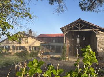 Gîte pour 8 personnes, avec jardin et terrasse à Cazaubon