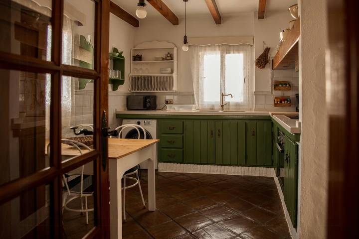 Vous serez séduit par cette charmante maison andalouse avec vue à Casares in Sierra (Casares), Casares