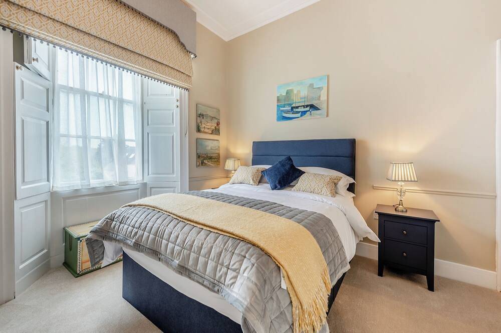 7 bedroom accommodation in Pembroke in Pembroke, Pembrokeshire
