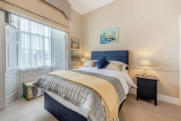 Holiday Home for 14 People in Pembroke, Pembrokeshire, Photo 4