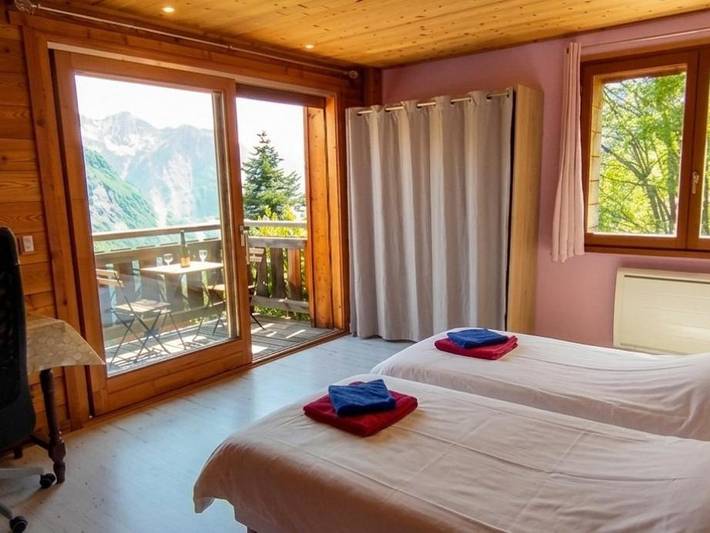 Gîte pour 12 personnes, avec vue et jardin, animaux acceptés à Allemond - 4