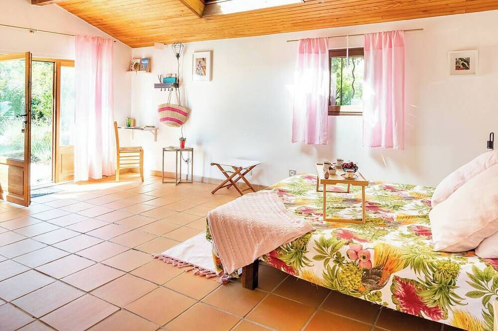 Apartamento entero, Studio flat with conservatory and garden in Saint-Martin-de-Londres, Región de Lodève