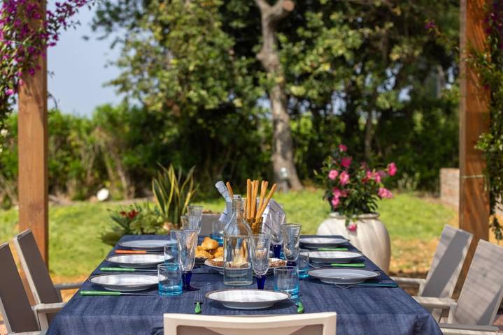 Vakantiehuis voor 12 personen, with Whirlpool and Terras as well as Tuin and Zwembad in Cecina