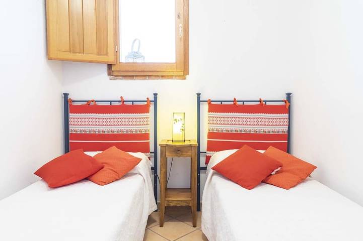 Ferienwohnung für 4 Personen, mit Balkon und Whirlpool sowie Garten und Pool in Lu Fraili di Sopra - 4