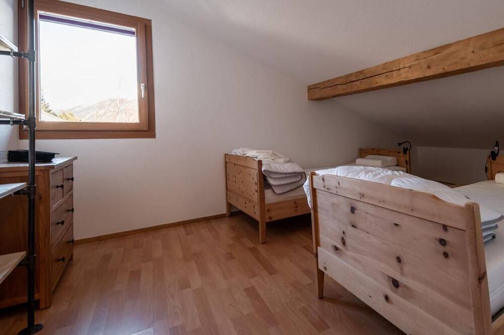 Ganze Wohnung, Chesa Sulegl - Öv inklusive in S-chanf, Sankt Moritz