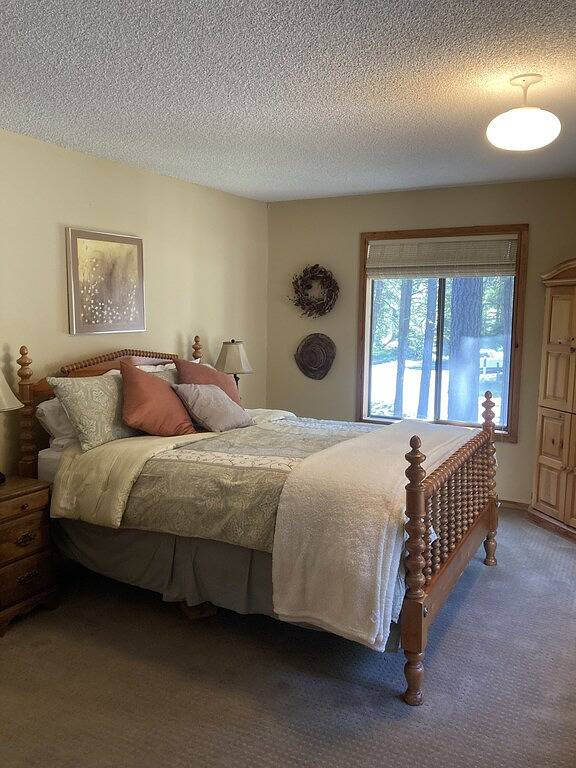 Vacation rental for 10 people, with terrace and pool, with pets in Black Butte Ranch