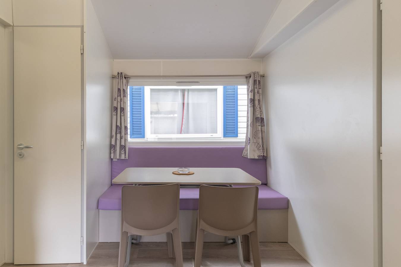 Mobil-home 'Mobil-home Confort B - 1-4 Pers' avec piscine partagée in Lavilledieu, Ardèche