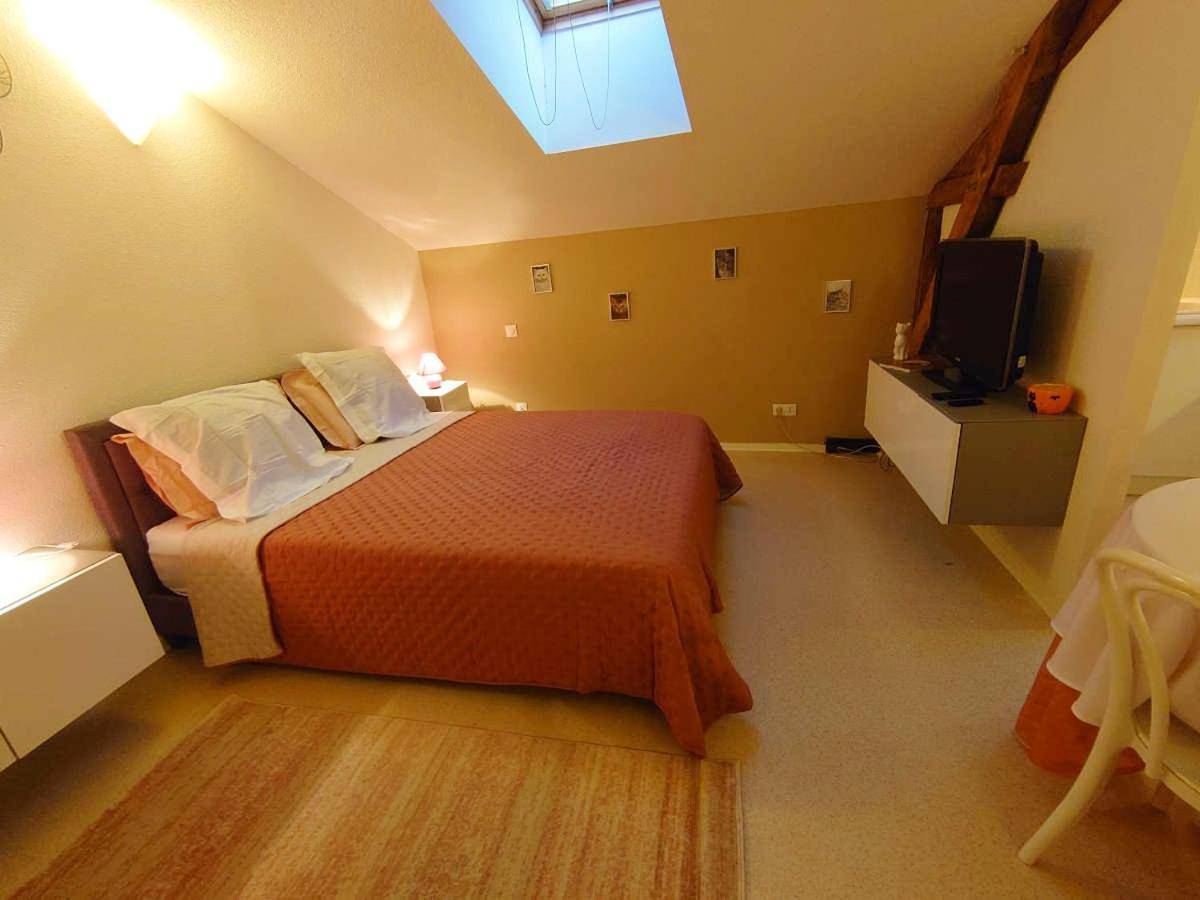 Appartement entier, One-Bedroom Studio in Duravel, Quercy
