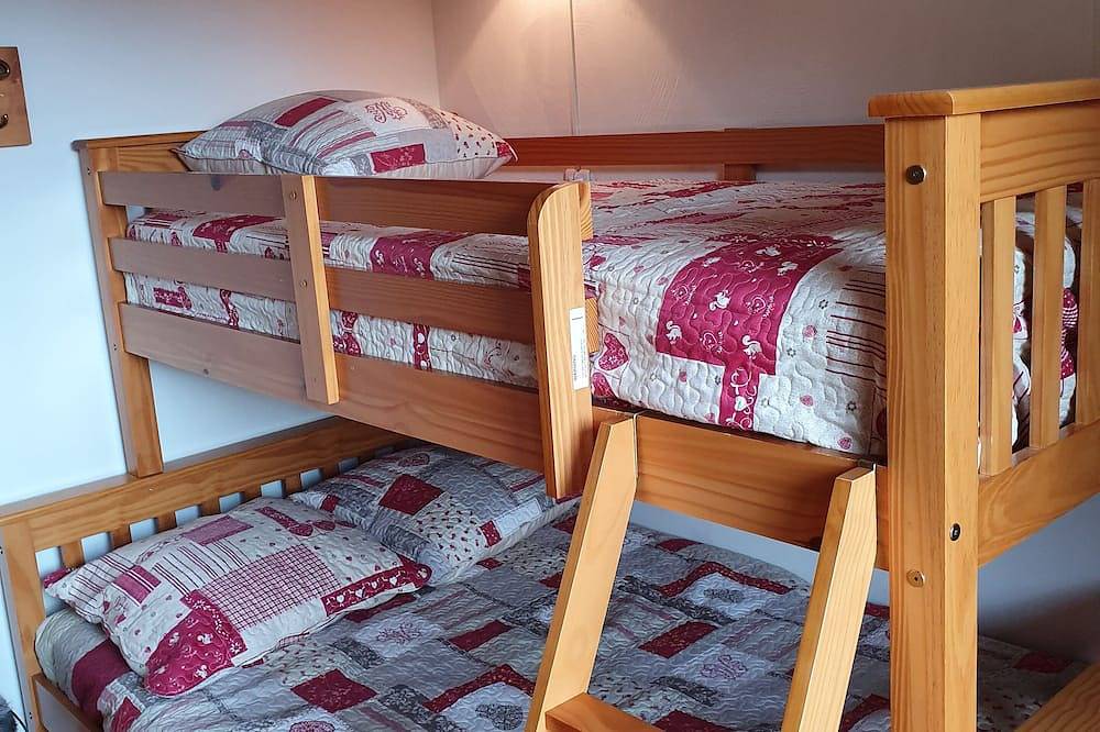 Entire apartment, Les Arcs - Arc 2000 - Apartment With Pool In Chalet - 3 Rooms - Skis On Foot in Les Arcs, Bourg-Saint-Maurice