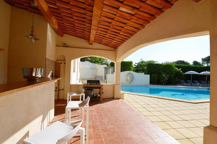 Location de vacances pour 11 personnes, avec terrasse ainsi que vue et piscine à Rousset - 4