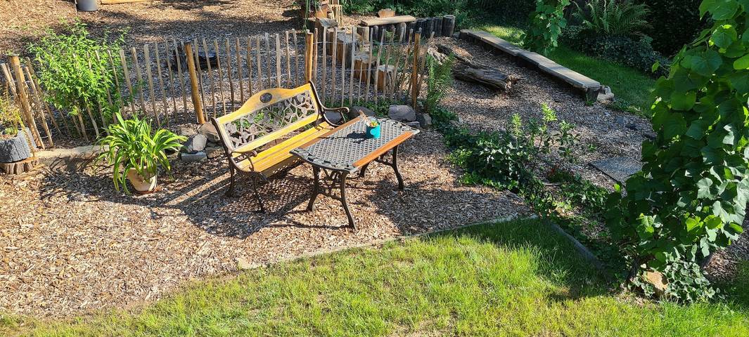 Location de vacances pour 3 personnes, avec vue ainsi que jardin et terrasse à Bous