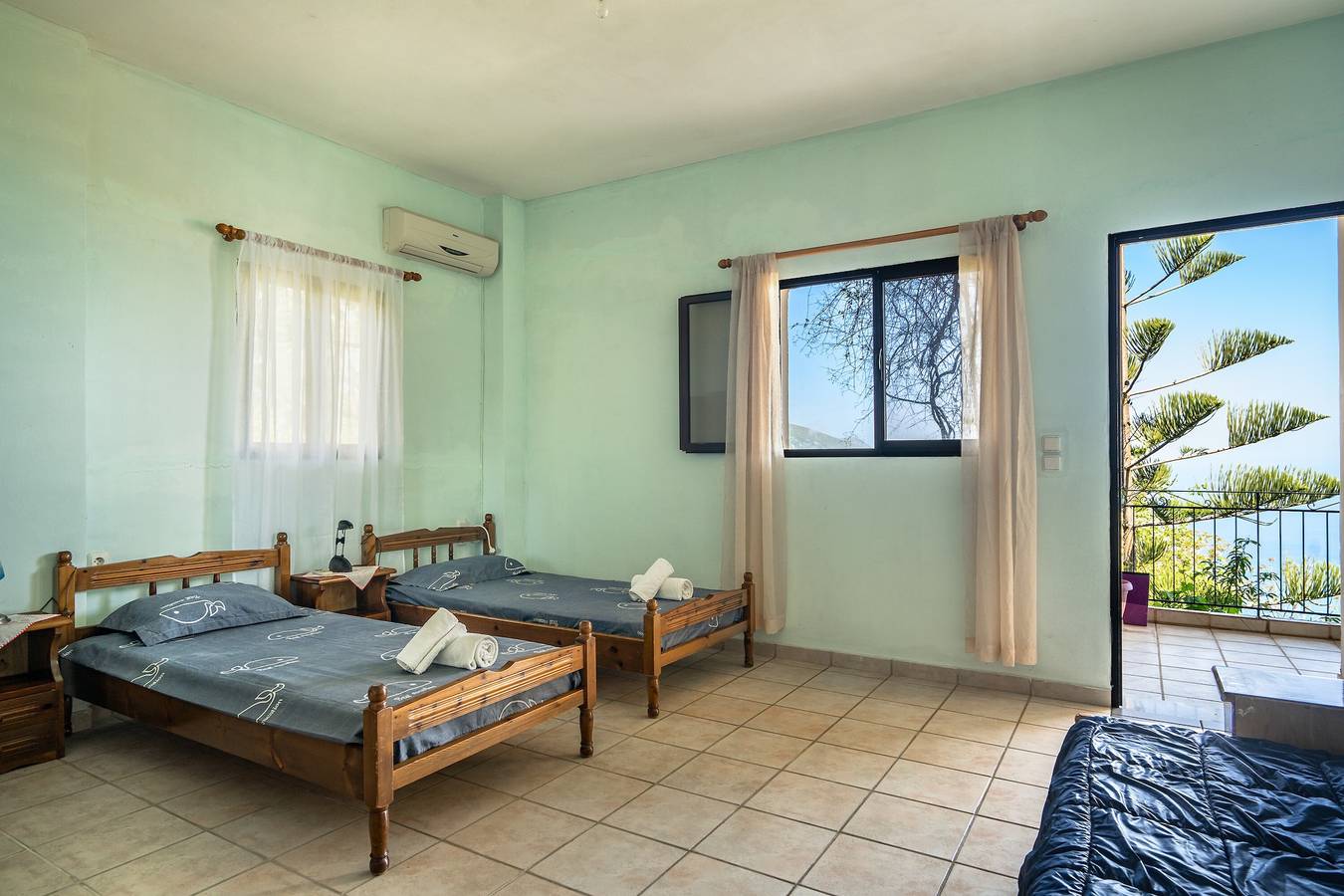 Entire studio, Apartment 'Vangelis Studio 1' with Sea View, Terrace & Wi-Fi in Kefalonia