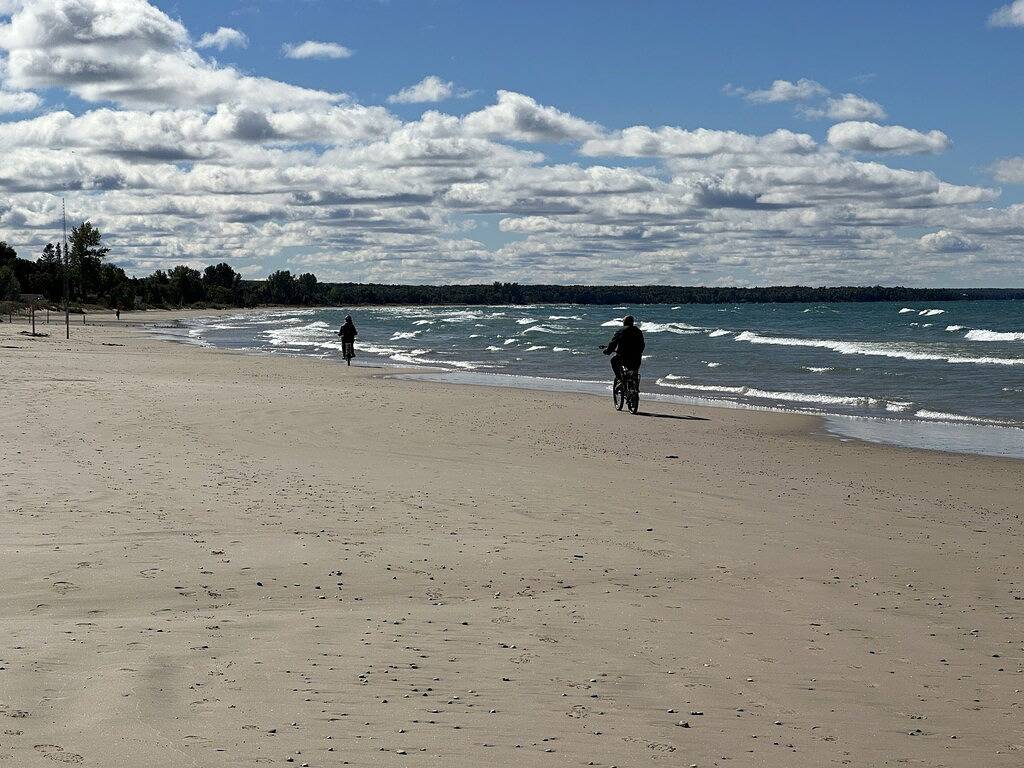 Sauble Beach Cottage – Steps to Beach & Shops in Sauble Beach, Huronsee (Kanada)