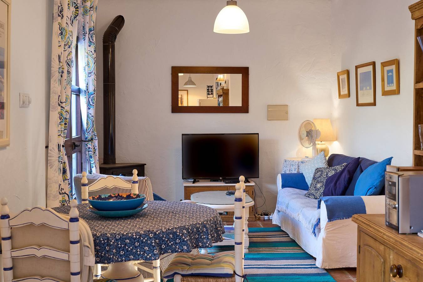 Casa de férias 'Casita 1 Quarto' com vista montanha, piscina e Wi-Fi in Fuente del Conde, Iznájar